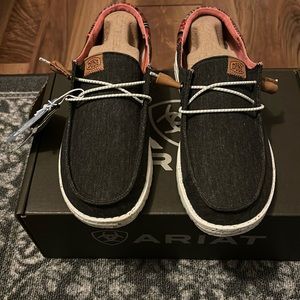 NWT. women’s Hey Dude shoes